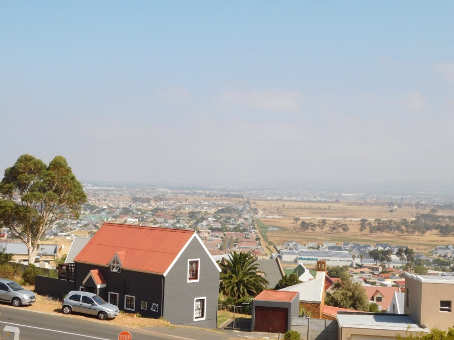 To Let 4 Bedroom Property for Rent in Mountainside Western Cape